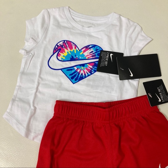 Nike cute white red heart shorts set - Picture 3 of 6